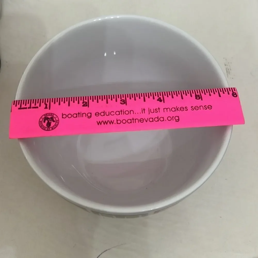 Crate & Barrel Julia Rothman Christmas Decorated Door 4 Cup Or 32 Oz Serve Bowl